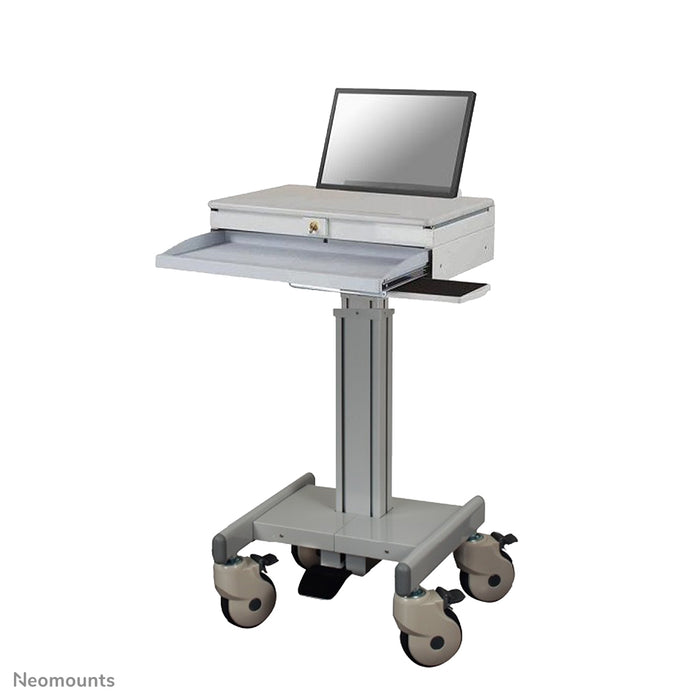 Neomounts MED-M100 to mobilne stanowisko pracy na laptopa, klawiaturę i mysz.
