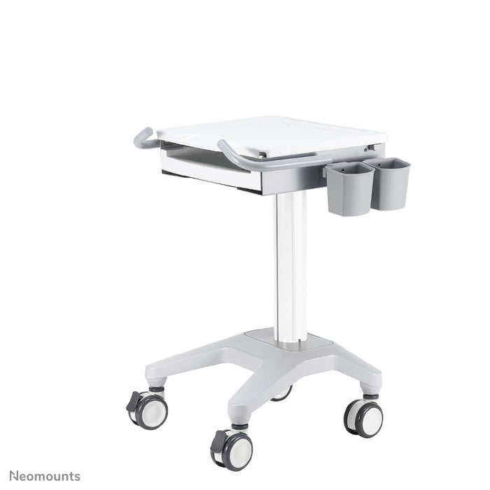 Neomounts MED-M200 to mobilne stanowisko pracy na laptopa, klawiaturę i mysz.