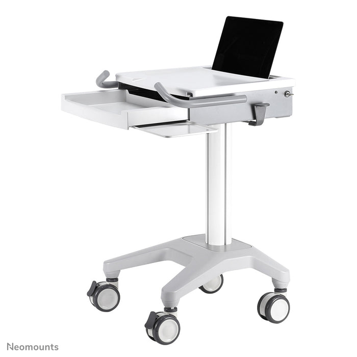Neomounts MED-M200 to mobilne stanowisko pracy na laptopa, klawiaturę i mysz.