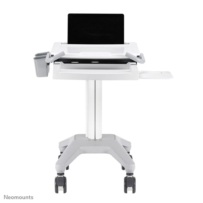 Neomounts MED-M200 to mobilne stanowisko pracy na laptopa, klawiaturę i mysz.