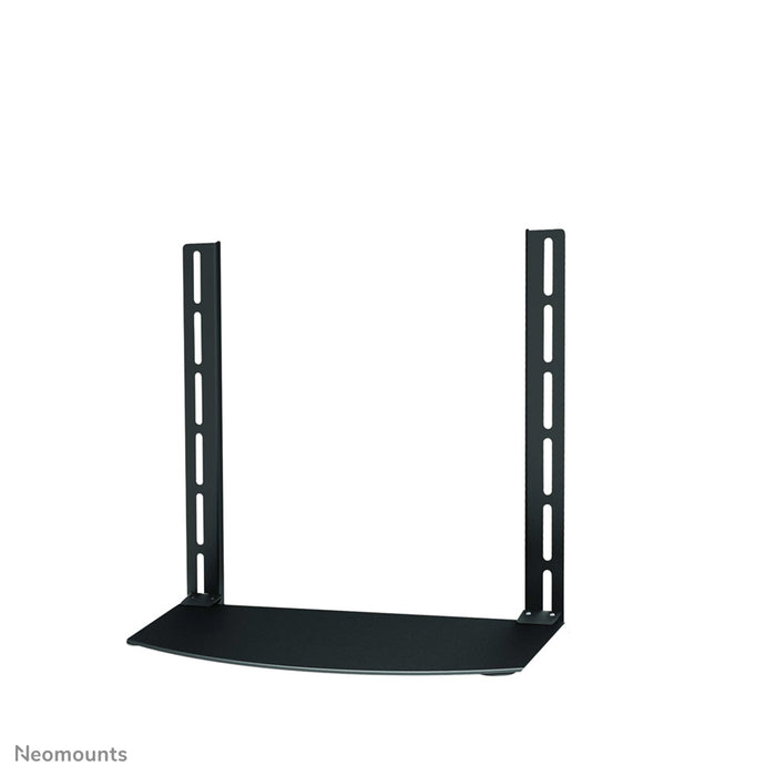 Uchwyt AV Neomounts, model NS-SHELF100, jest idealny do umieszczania sprzętu AV pod uchwytami do ekranów płaskich.